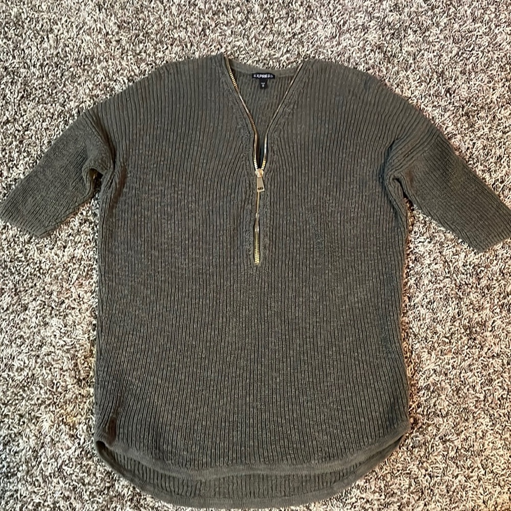 Express Sweater. 1/2 zip. V-neck. 3/4 sleeves. Olive green. Medium.